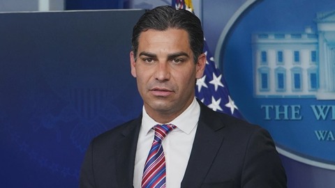 el alcalde de miami dice que sigue cobrando en bitcoin