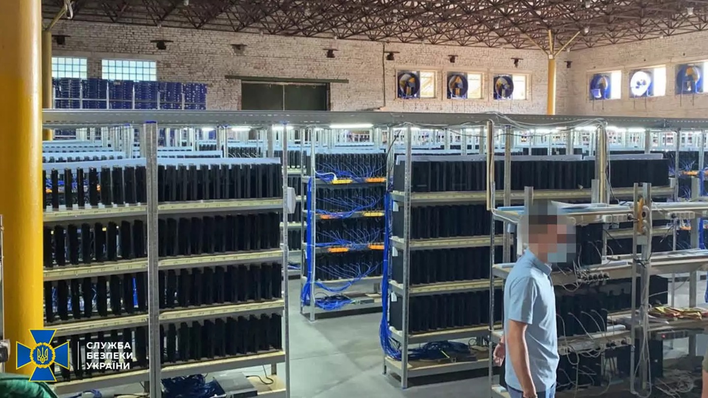 encuentran granja criptomonedas ucrania con 3800 ps4